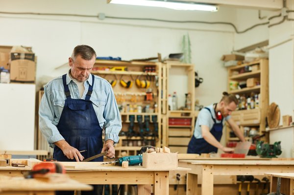 Artisan menuisier en france : l’art de la menuiserie sur mesure